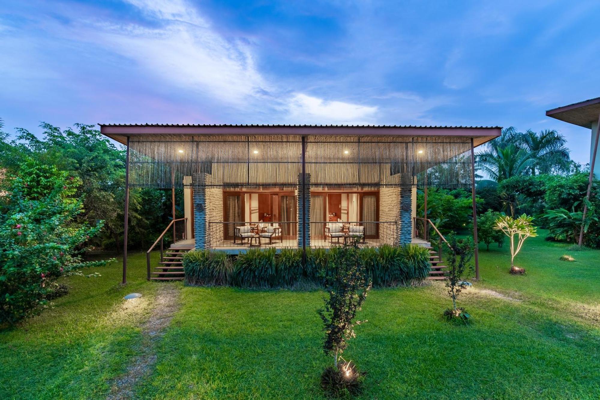 Sanctuary Chitwan National Park Читван Екстериор снимка