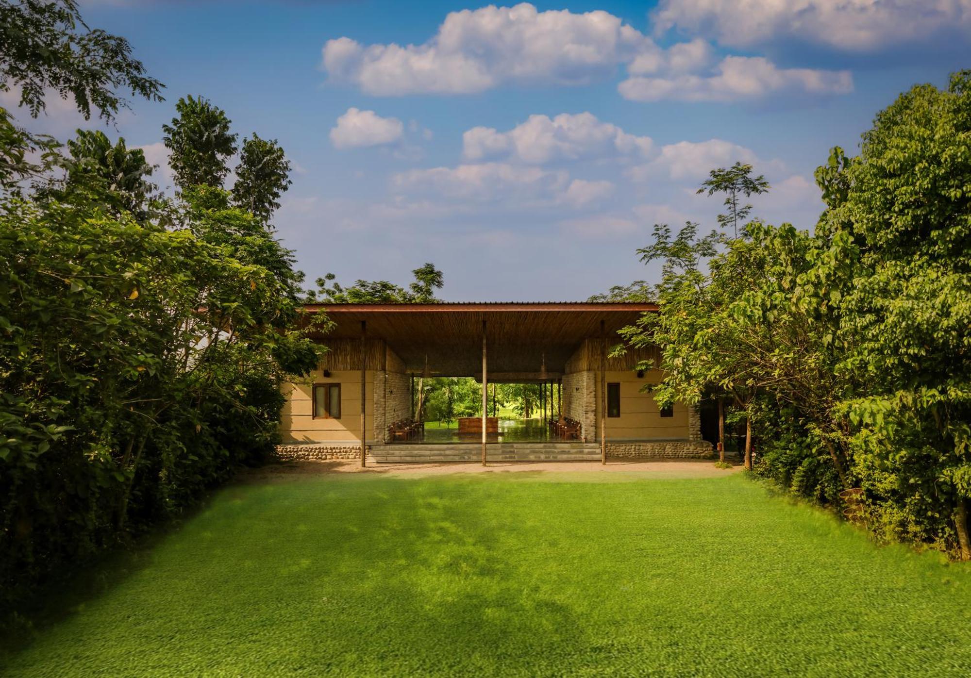Sanctuary Chitwan National Park Читван Екстериор снимка
