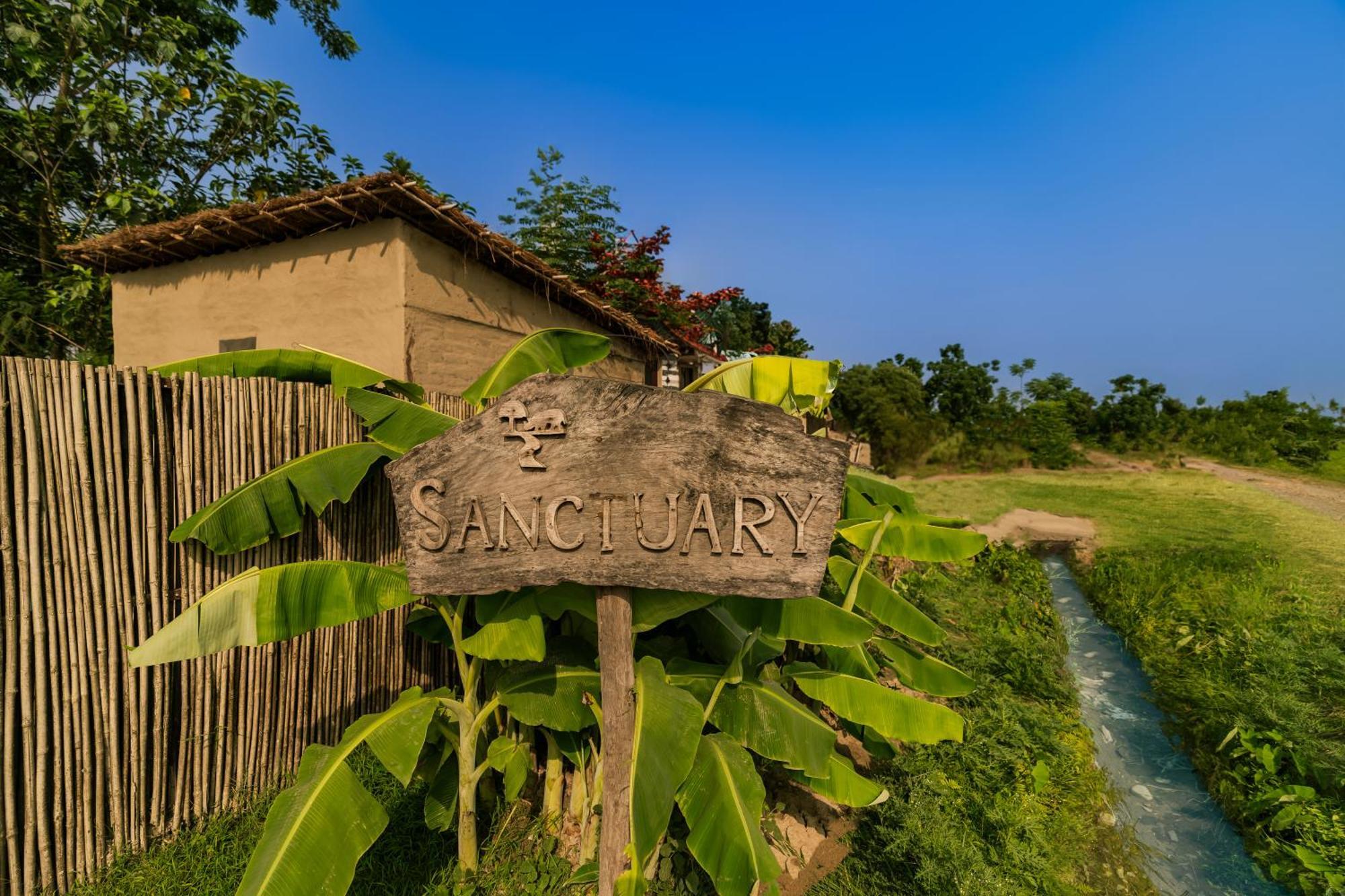 Sanctuary Chitwan National Park Читван Екстериор снимка