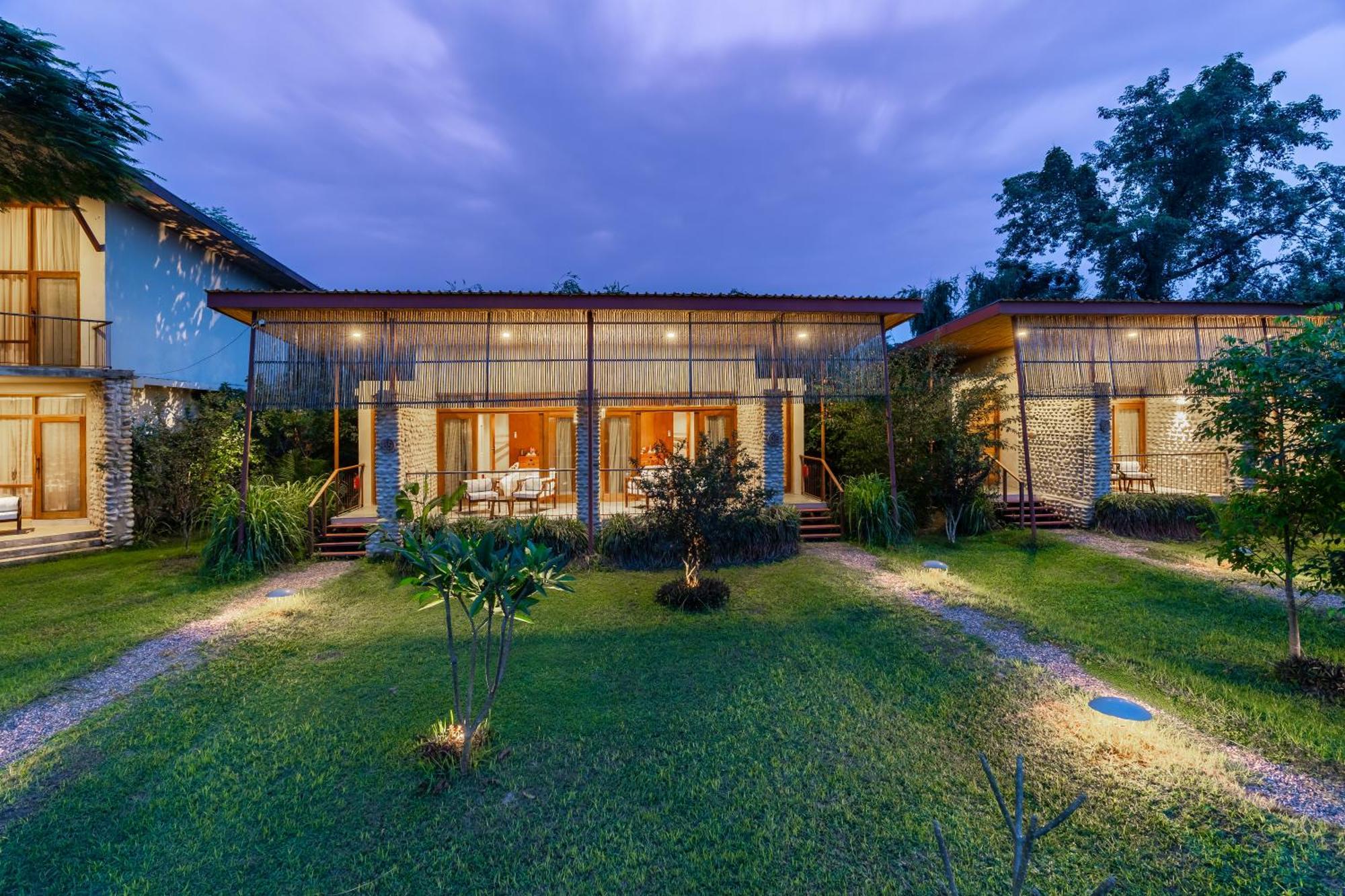 Sanctuary Chitwan National Park Читван Екстериор снимка