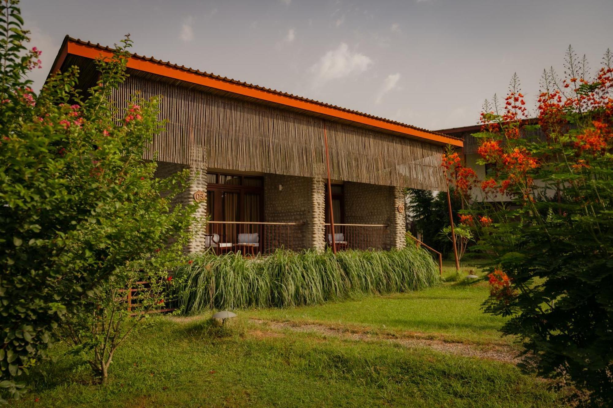 Sanctuary Chitwan National Park Читван Екстериор снимка