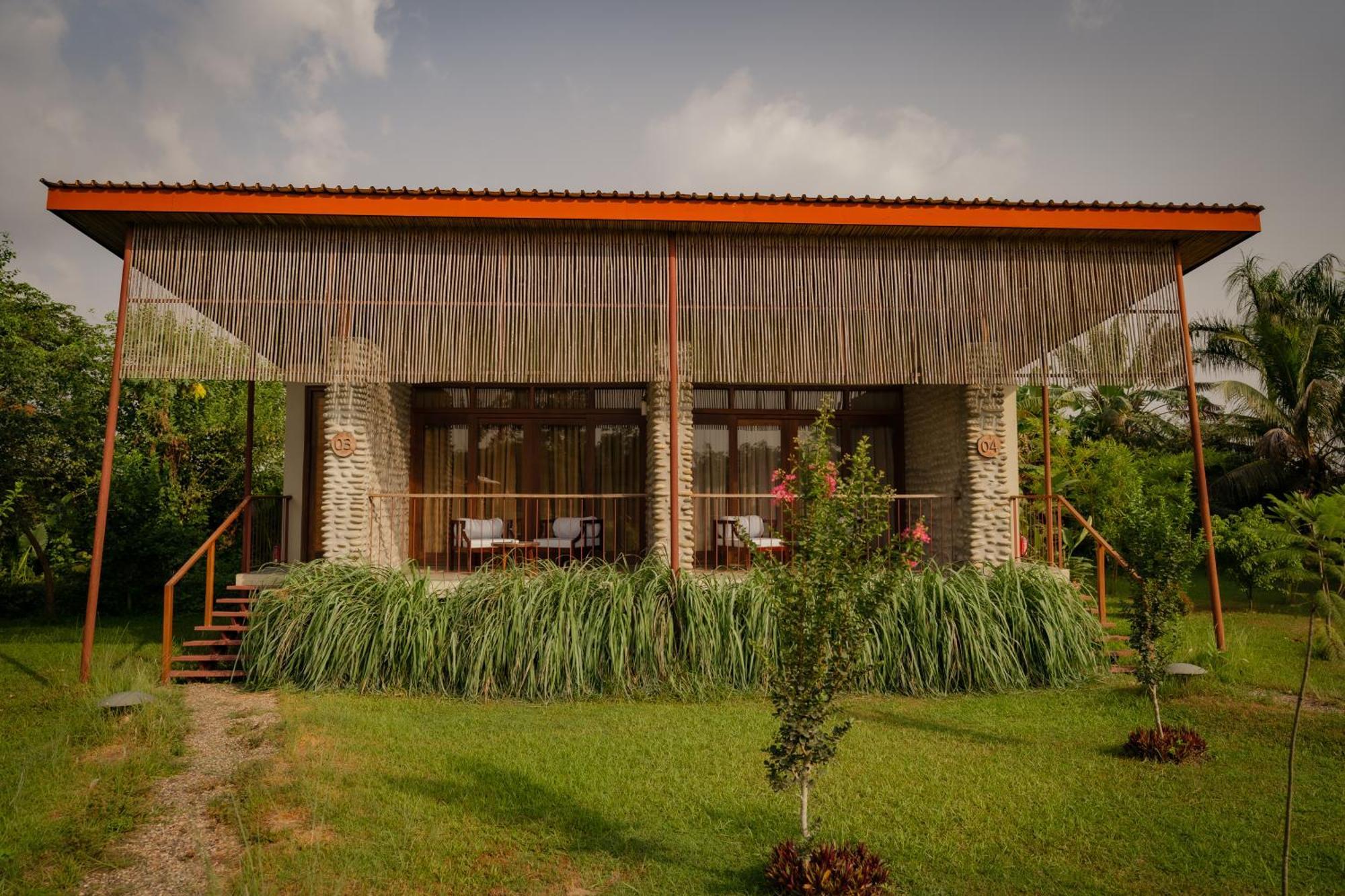 Sanctuary Chitwan National Park Читван Екстериор снимка