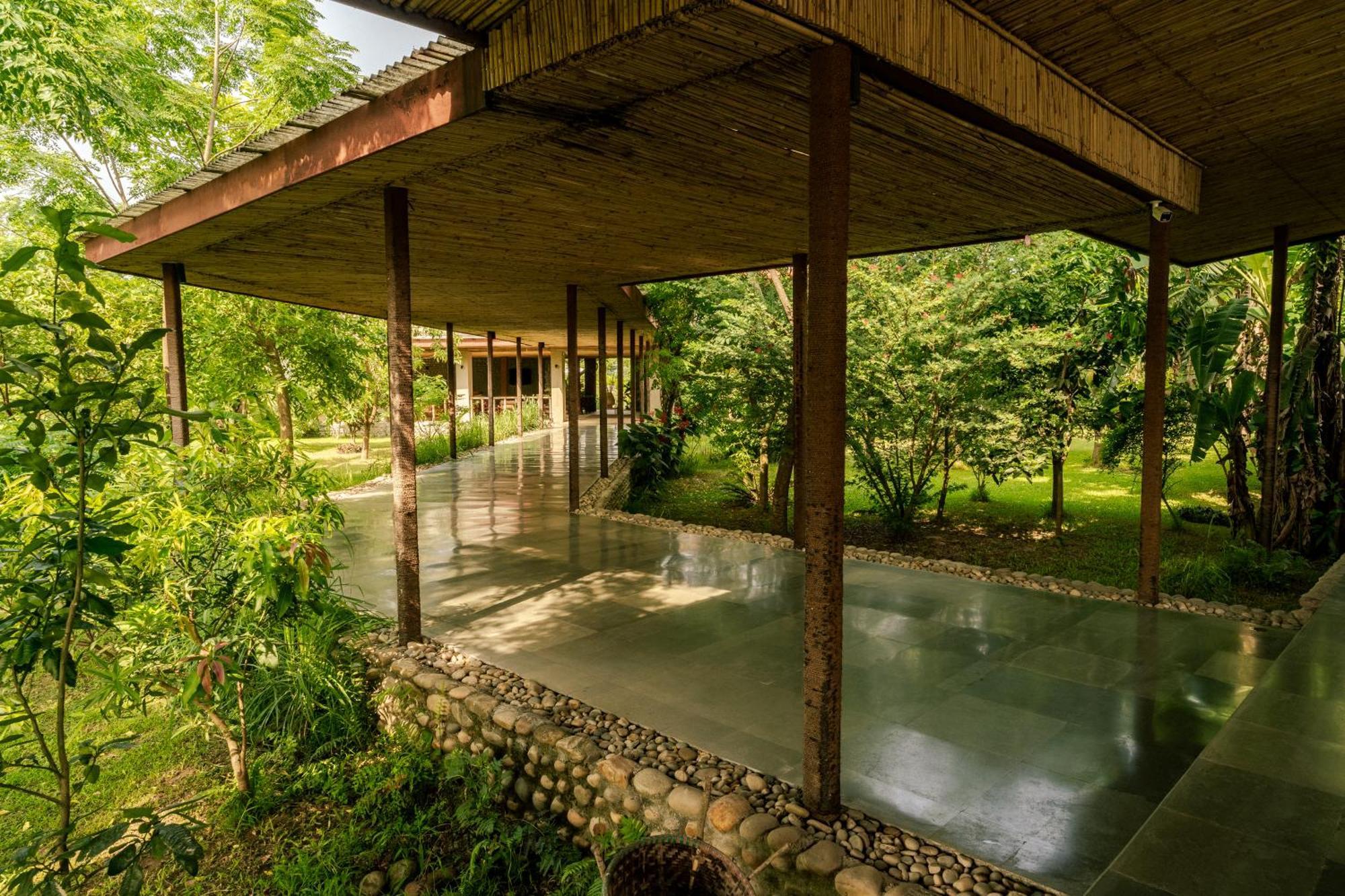 Sanctuary Chitwan National Park Читван Екстериор снимка