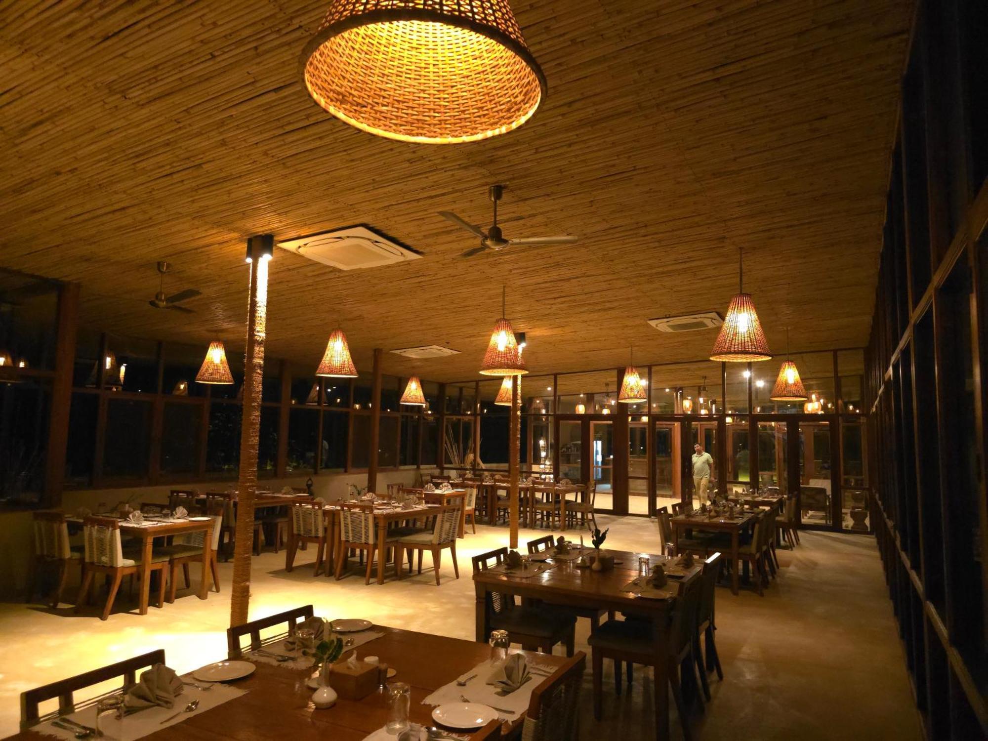Sanctuary Chitwan National Park Читван Екстериор снимка