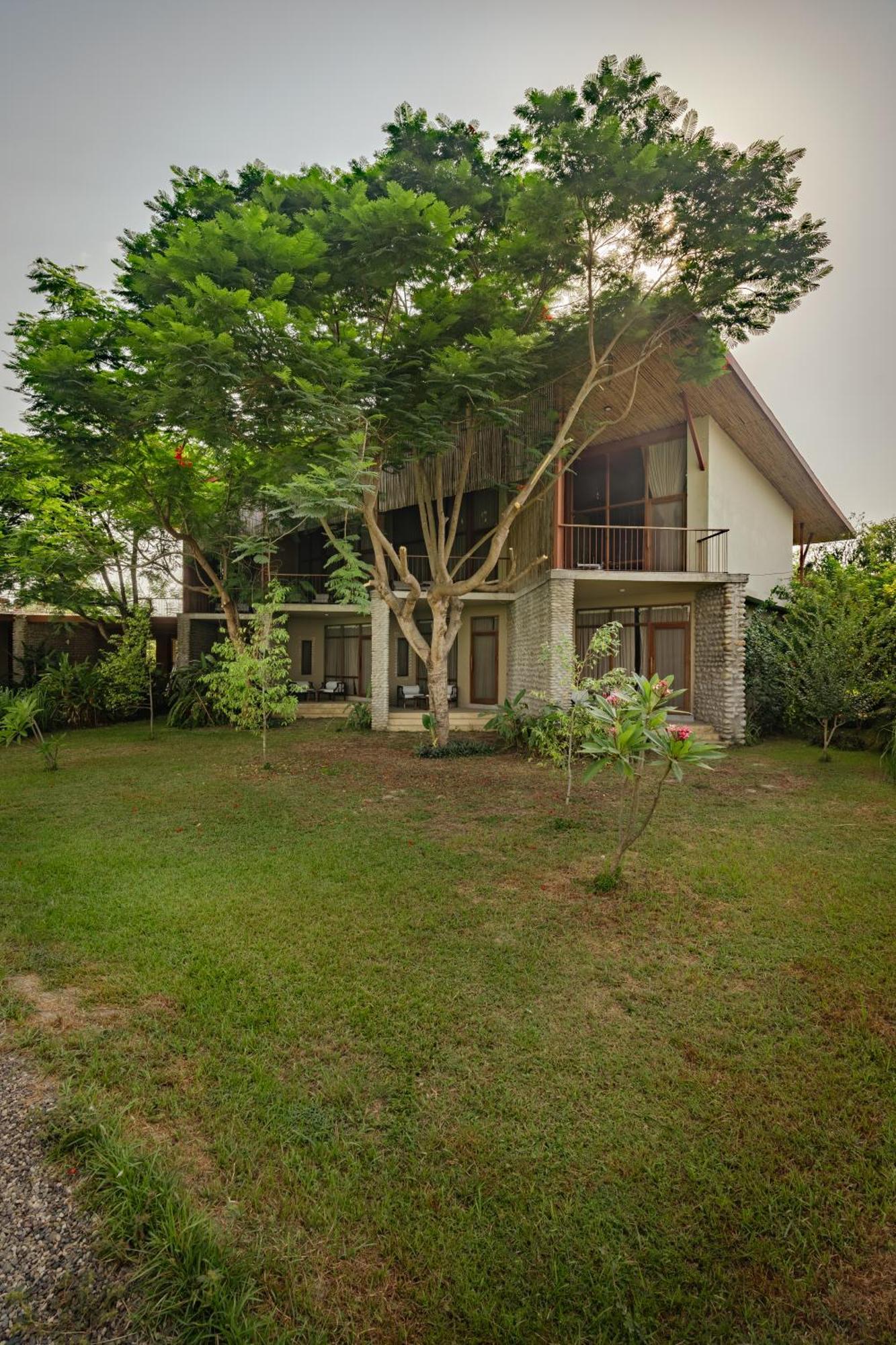 Sanctuary Chitwan National Park Читван Екстериор снимка
