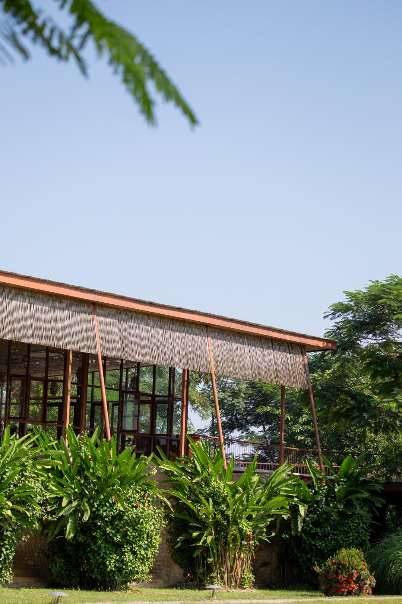 Sanctuary Chitwan National Park Читван Екстериор снимка