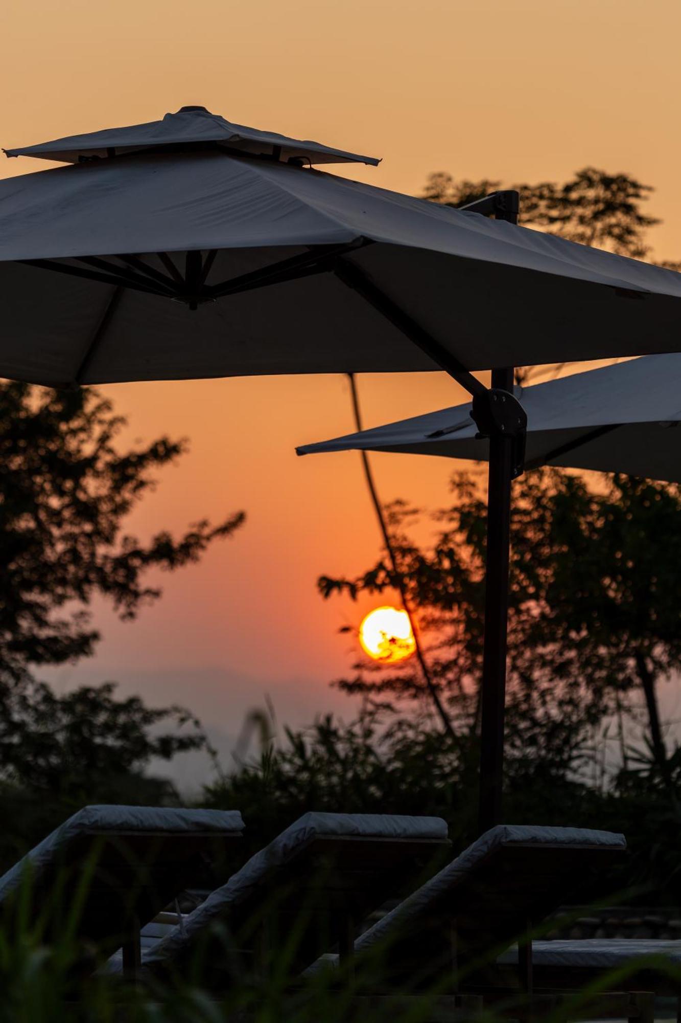 Sanctuary Chitwan National Park Читван Екстериор снимка
